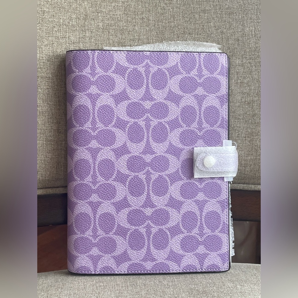 NWT!COACH NOTEBOOK IN SIGNATURE CANVAS (COACH CZ198)
SILVER/IRIS - Picture 1 of 4